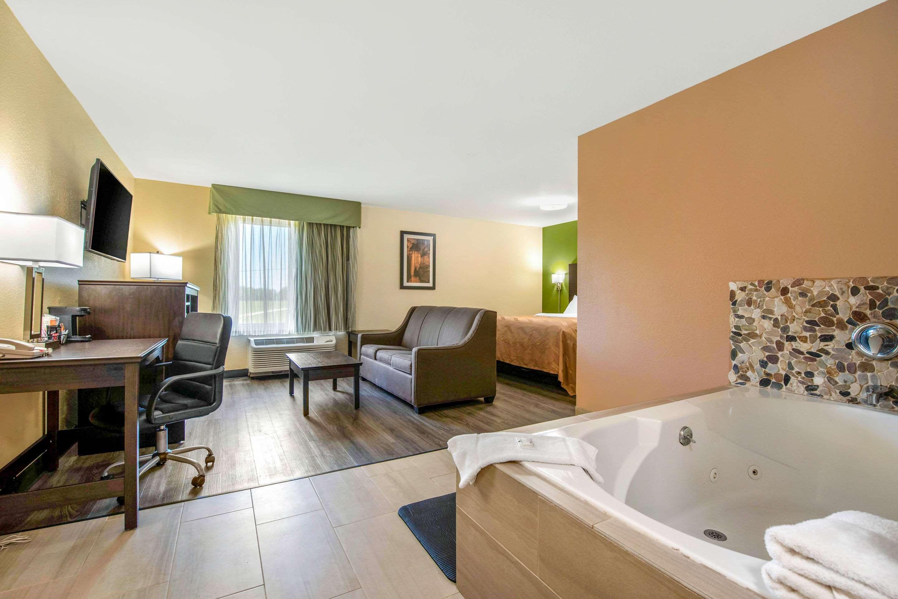 Quality Inn & Suites Brandenburg - Fort Knox Exteriör bild