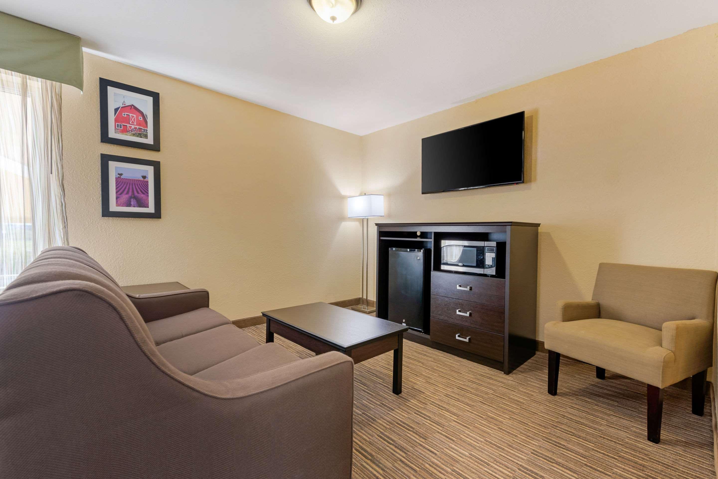 Quality Inn & Suites Brandenburg - Fort Knox Exteriör bild