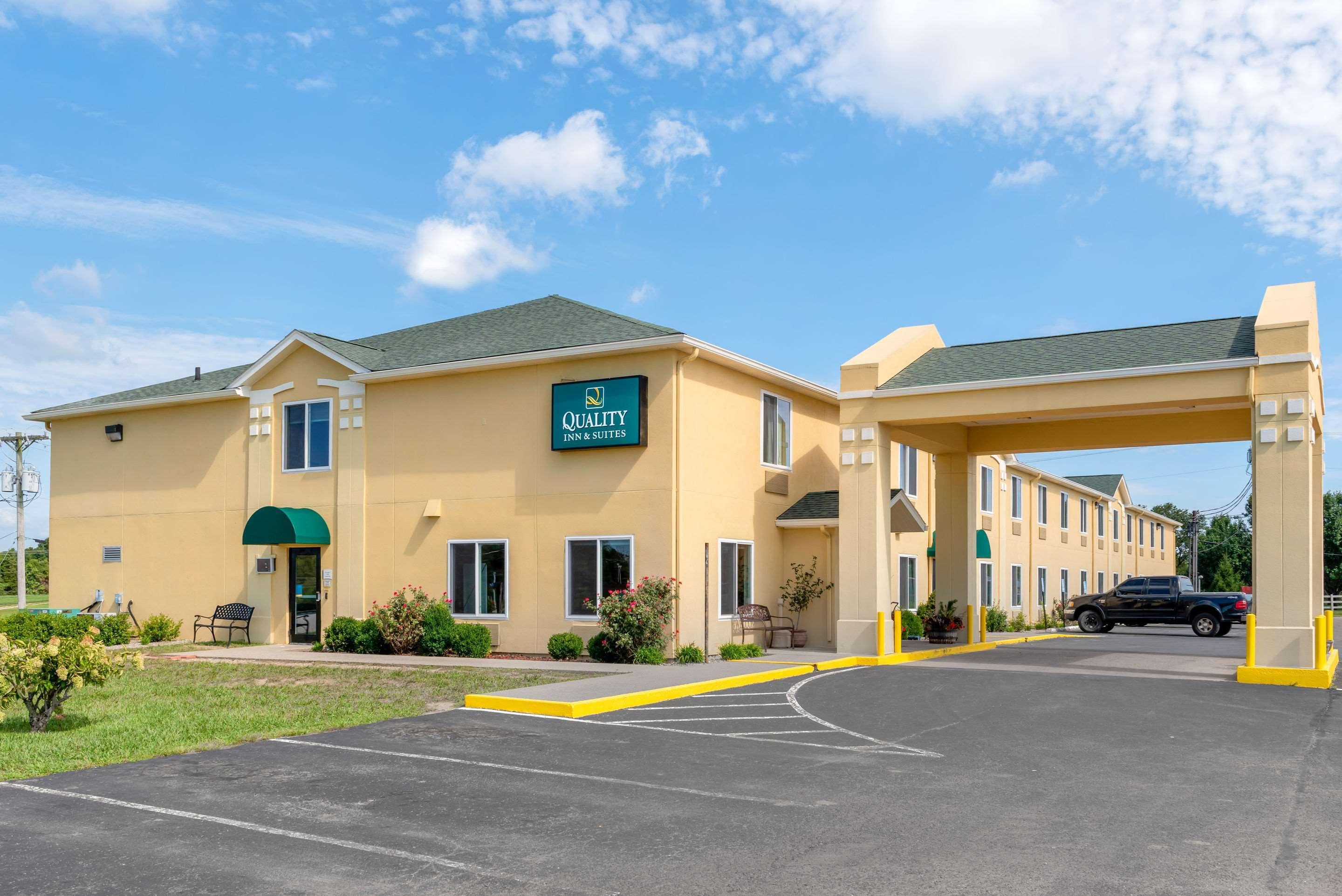 Quality Inn & Suites Brandenburg - Fort Knox Exteriör bild
