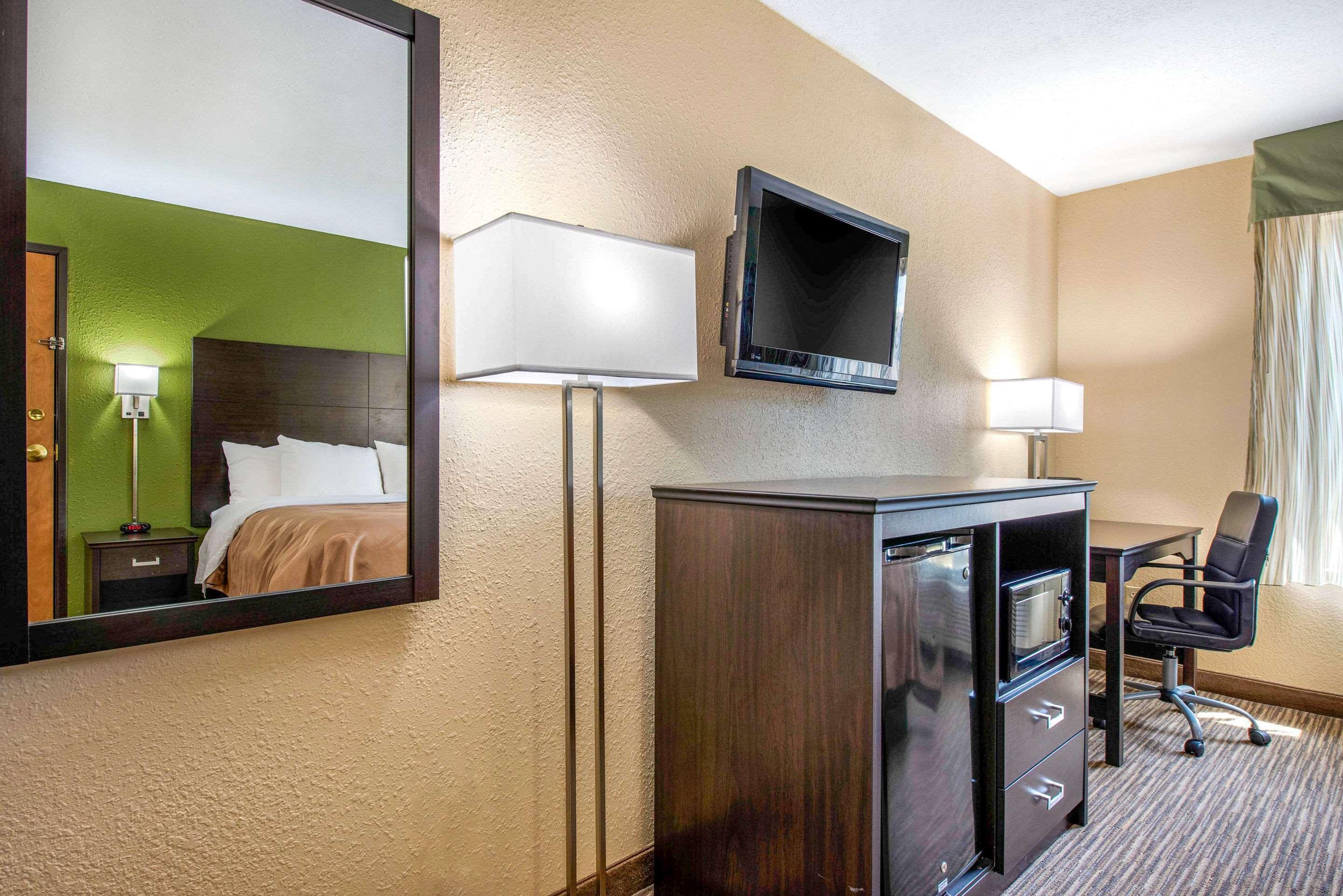 Quality Inn & Suites Brandenburg - Fort Knox Exteriör bild