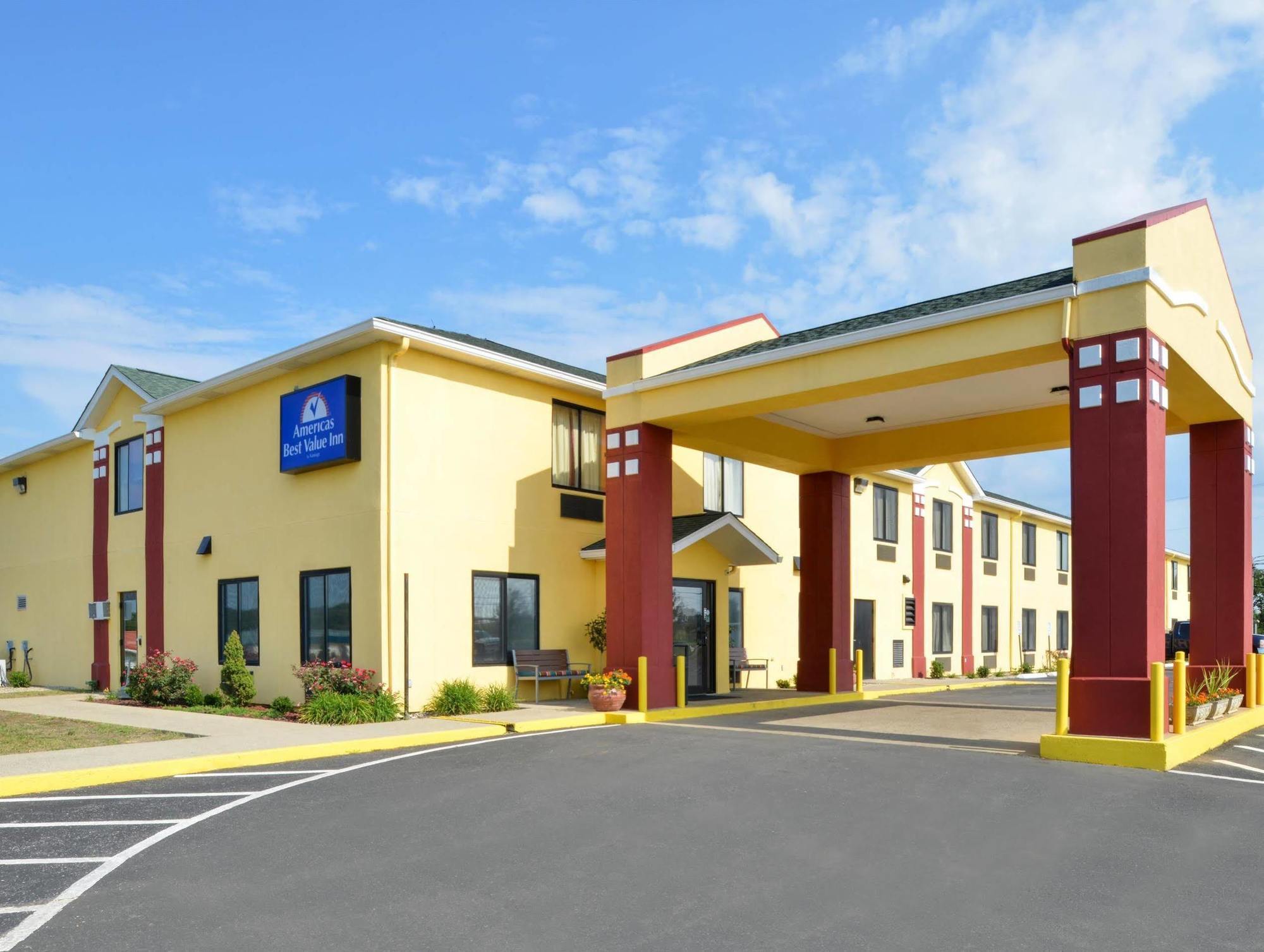 Quality Inn & Suites Brandenburg - Fort Knox Exteriör bild
