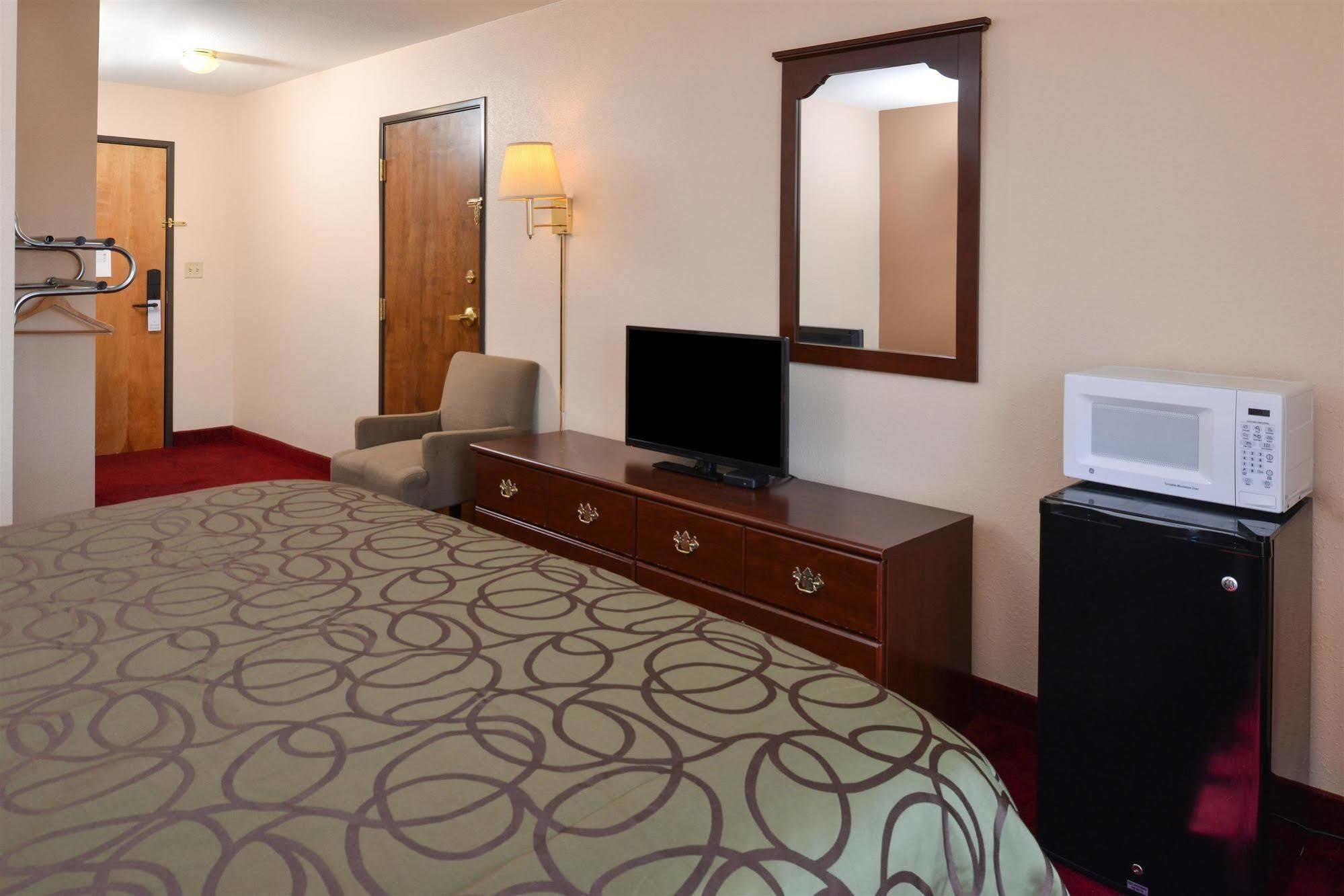 Quality Inn & Suites Brandenburg - Fort Knox Exteriör bild